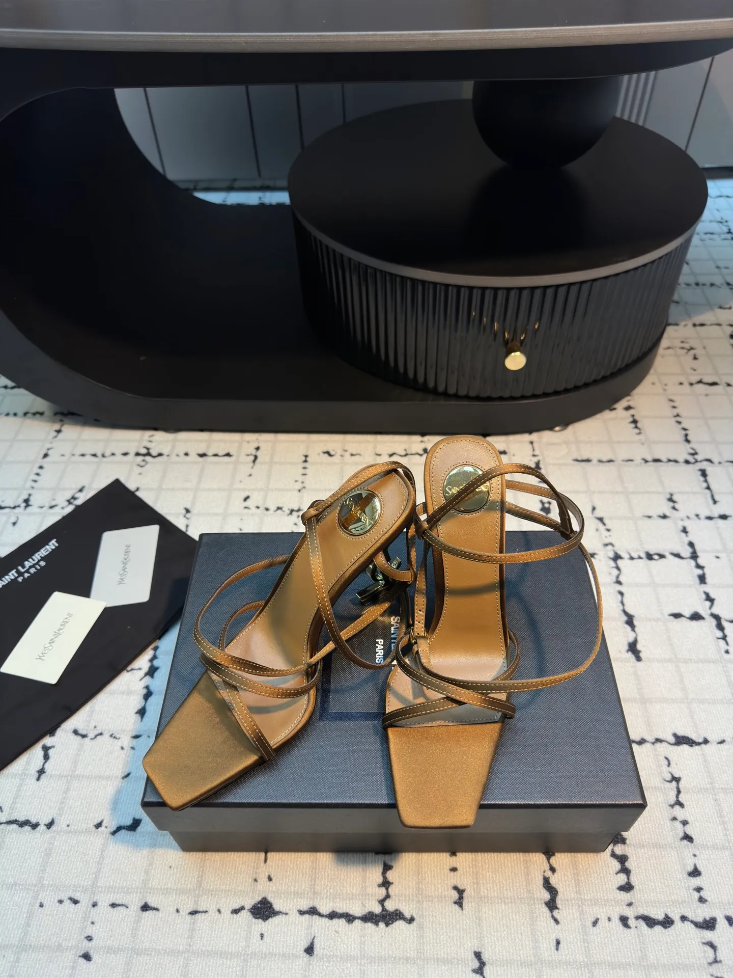 👟👟Ex-factory price 640👟👟 LAUREN* YSL Yang Shulin's new letter heel high-heeled sandals, beautiful high-heeled shoes for young ladies, elegant, charming and sexy, full of femininity, silk upper, sheepskin lining, original molded letter heels, Italian genuine leather outsole, heel height: 9cm, size: 35/40 (custom-made in 40%, non-refundable and non-exchangeable)